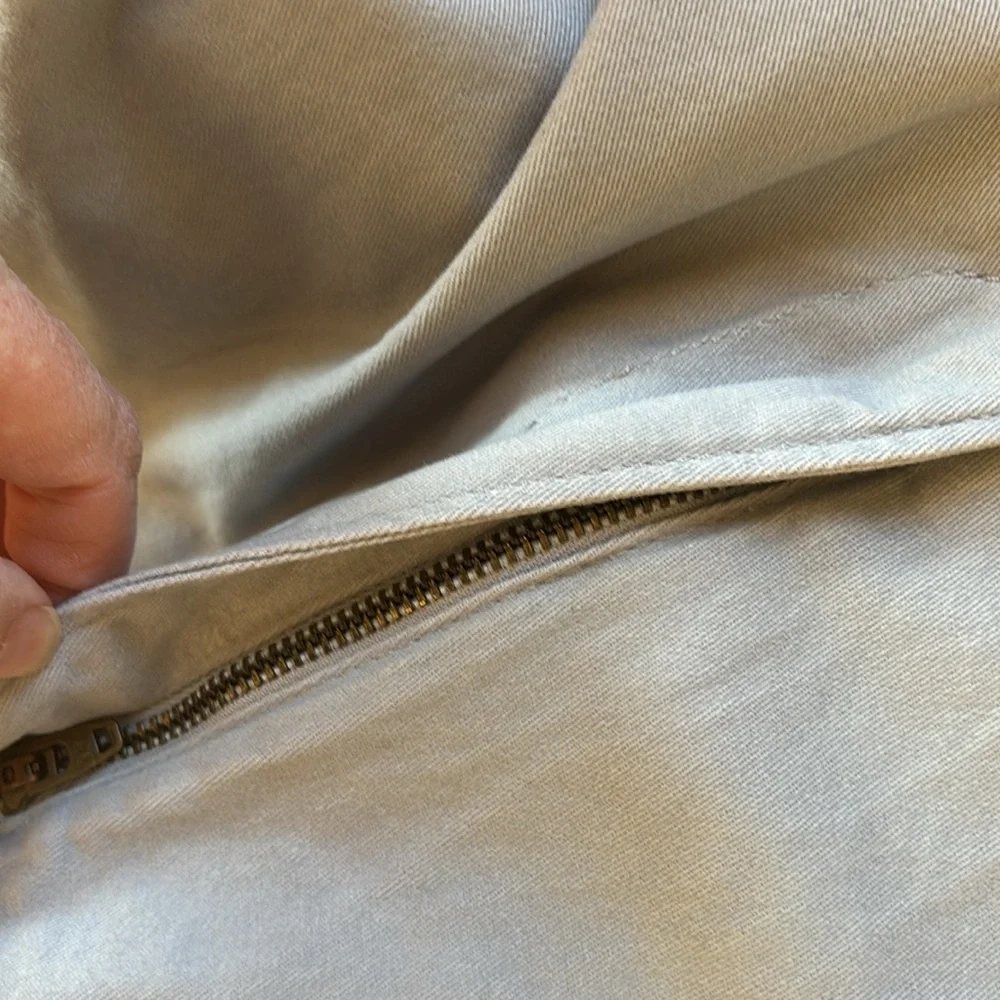 NEW Amazon Essentials Flat Front Chinos‎ Khakis Sz 38 Waist/30 Length Light Grey